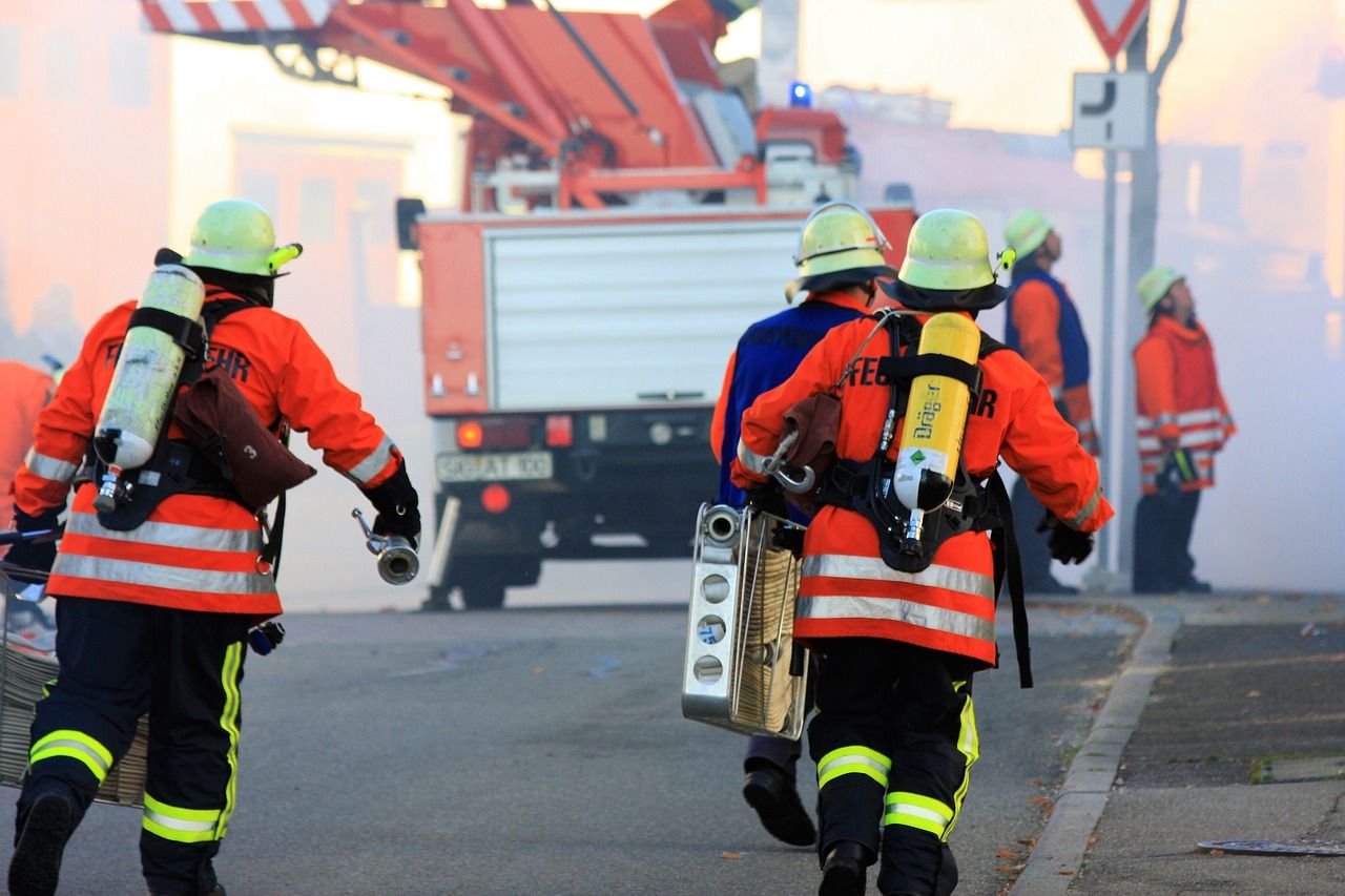 Jakie sprzęty powinni mieć strażacy podczas trudnych akcji ratowniczych?