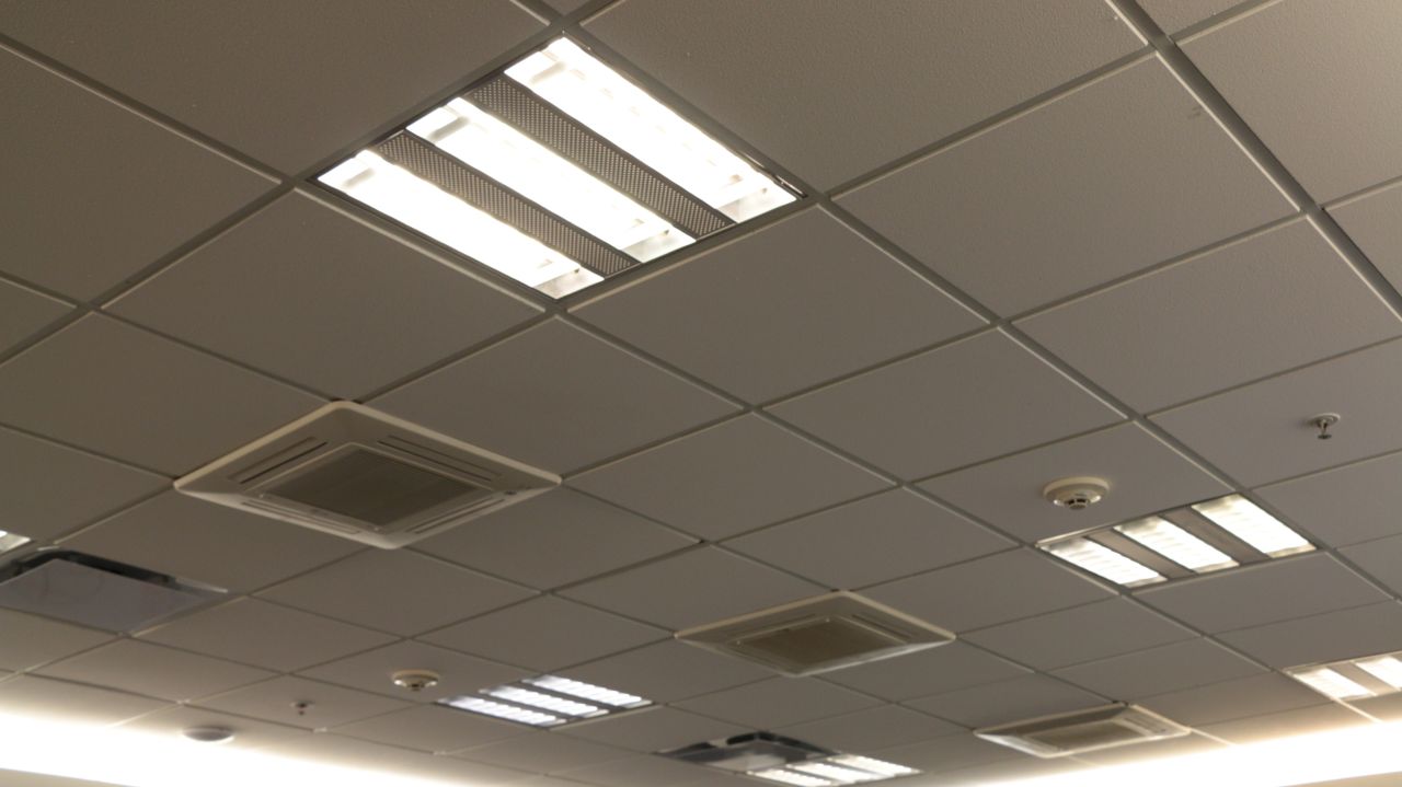 Czym są plafony ścienne LED i dlaczego warto je mieć w swoim domu?